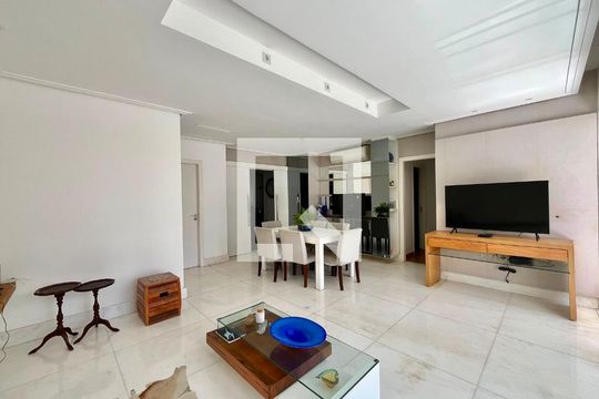 Apartamento para alugar com 4 quartos, 236m² em Cambuí, Campinas