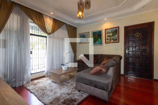 Casa para alugar com 2 quartos, 250m² em Vila Silvia, São Paulo
