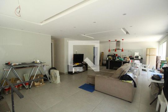 Sala de casa de condomínio à venda com 4 quartos, 320m² em Taquara, Rio de Janeiro