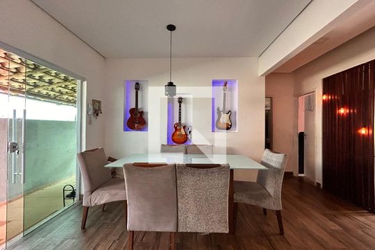 Casa à venda com 3 quartos, 85m² em Arvoredo Ii, Contagem