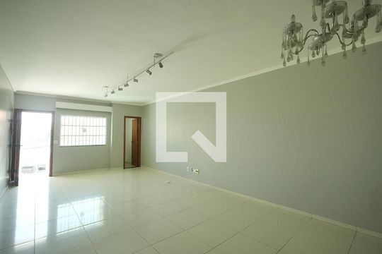 Casa para alugar com 3 quartos, 137m² em Vila Apiai, Santo André
