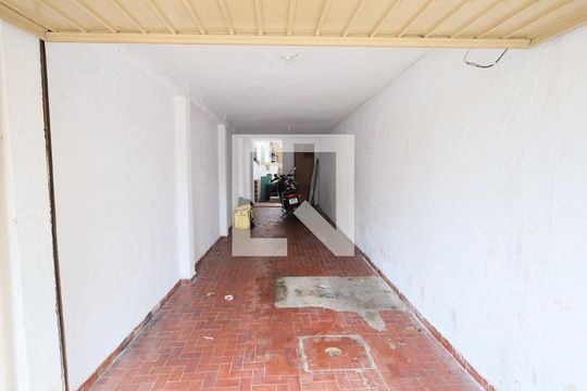 Garagem de casa para alugar com 3 quartos, 175m² em Km 18, Osasco