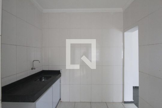 Cozinha de casa para alugar com 2 quartos, 70m² em Santa Terezinha, Belo Horizonte