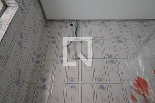 Banheiro Social de casa para alugar com 2 quartos, 70m² em Santa Terezinha, Belo Horizonte