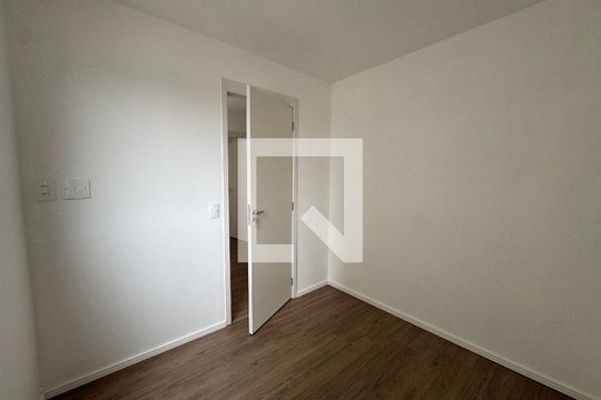 Apartamento para alugar com 2 quartos, 35m² em Chacara Santa Lucia, Carapicuíba