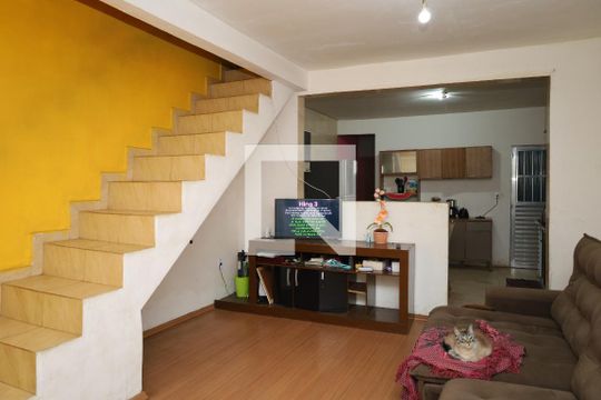 Casa para alugar com 4 quartos, 200m² em Conjunto Habitacional Castro Alves, São Paulo