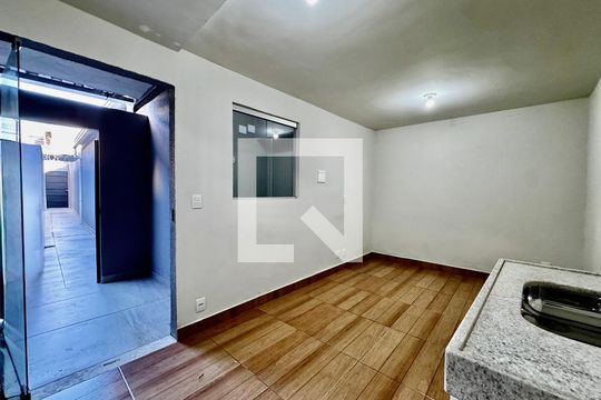 Casa para alugar com 1 quarto, 40m² em Ipiranga, Belo Horizonte