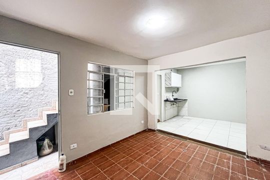 Casa para alugar com 2 quartos, 50m² em Jardim do Tiro, São Paulo