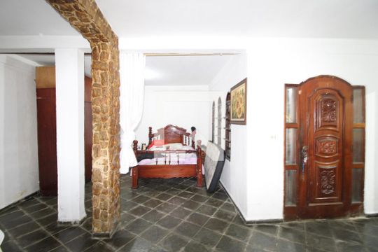 Casa à venda com 5 quartos, 180m² em Jardim Santo Antonio, São Paulo