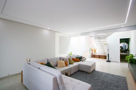 Casa à venda com 3 quartos, 232m² em Vila Assunção, Santo André