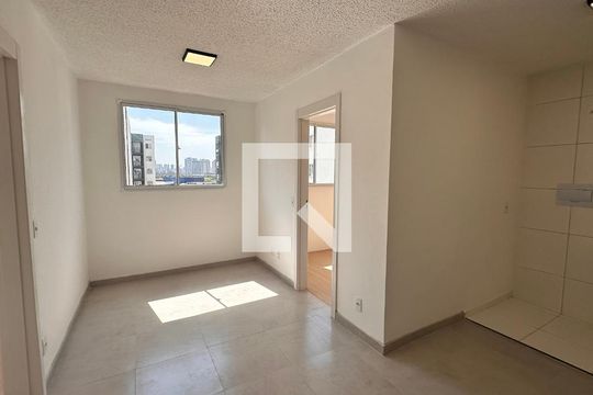 Apartamento para alugar com 2 quartos, 34m² em Jardim São Luís, São Paulo