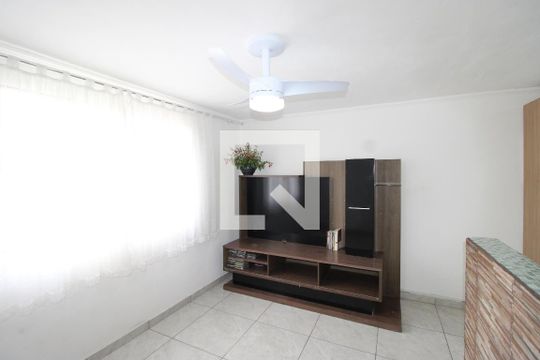 Apartamento para alugar com 2 quartos, 45m² em Conjunto Habitacional Santa Etelvina Ii, São Paulo