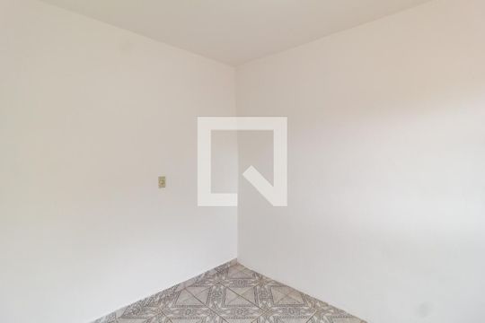 Casa para alugar com 1 quarto, 50m² em Vila Silviania, Carapicuíba