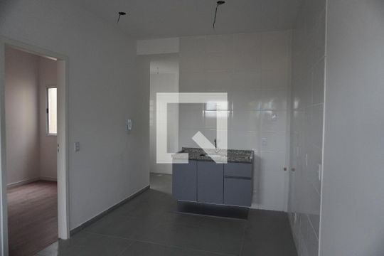 Apartamento para alugar com 2 quartos, 42m² em Vila Carmosina, São Paulo