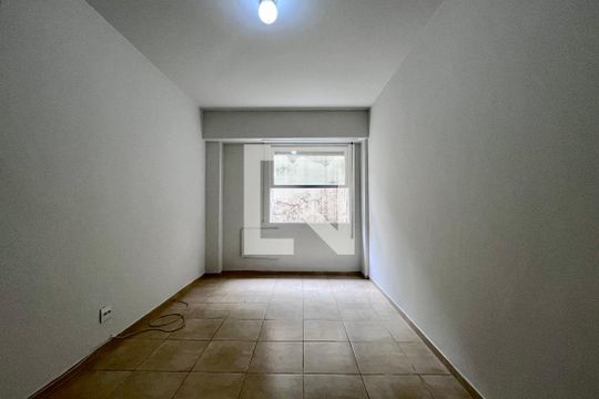 Kitnet/Studio para alugar com 1 quarto, 30m² em Copacabana, Rio de Janeiro
