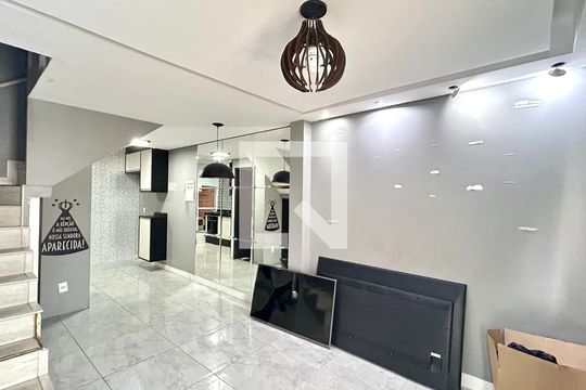 Casa de Condomínio para alugar com 2 quartos, 56m² em Água Chata, Guarulhos