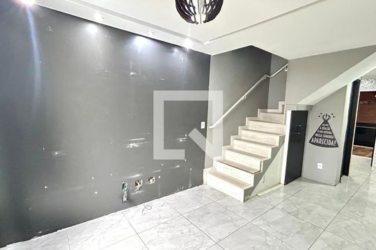 Casa de Condomínio para alugar com 2 quartos, 56m² em Água Chata, Guarulhos