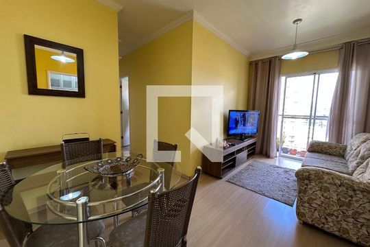 Apartamento para alugar com 2 quartos, 60m² em Jardim Tupanci, Barueri