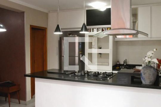 Casa para alugar com 3 quartos, 100m² em Jardim das Flores, São Paulo