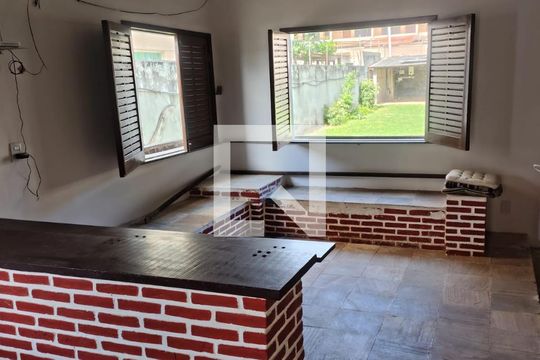 Casa para alugar com 3 quartos, 240m² em Praia do Flamengo, Salvador