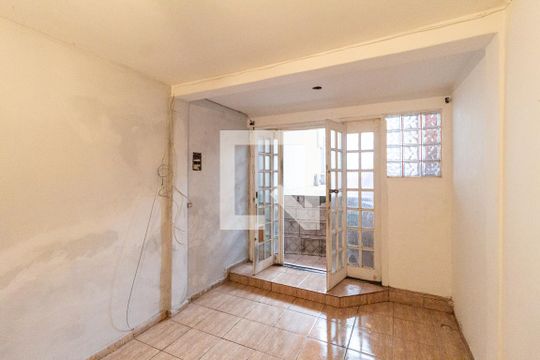 Casa para alugar com 2 quartos, 100m² em Centro, Carapicuíba