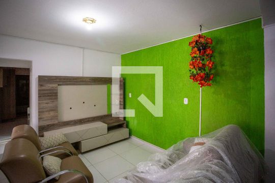 Casa à venda com 3 quartos, 100m² em Taboão, Diadema