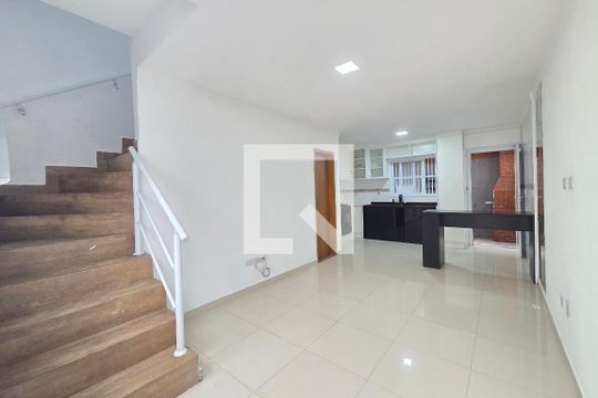 Casa de Condomínio para alugar com 2 quartos, 55m² em Vila Assuncao, Praia Grande