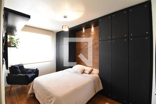Apartamento à venda com 2 quartos, 62m² em Centro, Curitiba