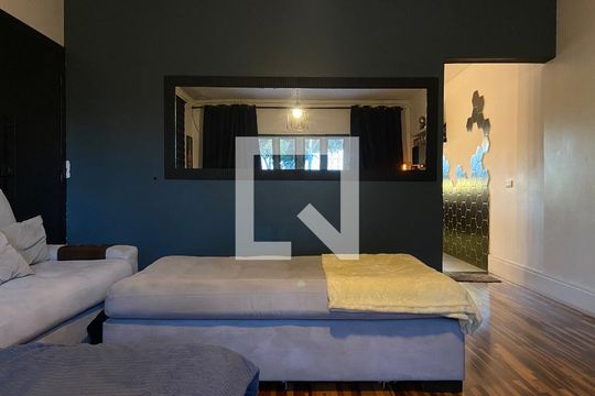 Casa para alugar com 3 quartos, 180m² em Jardim das Vertentes, São Paulo