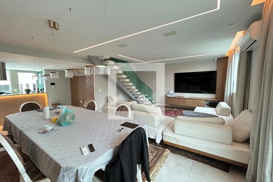 Casa à venda com 4 quartos, 450m² em Vila Valqueire, Rio de Janeiro