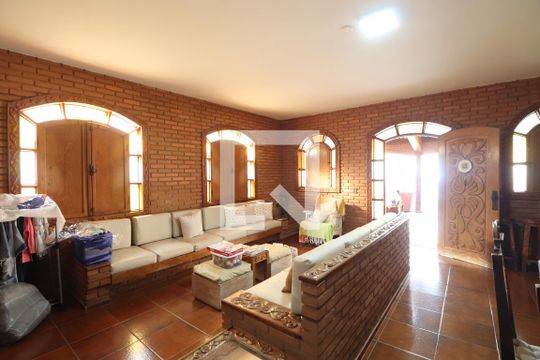 Casa para alugar com 3 quartos, 250m² em Tabajaras, Uberlândia