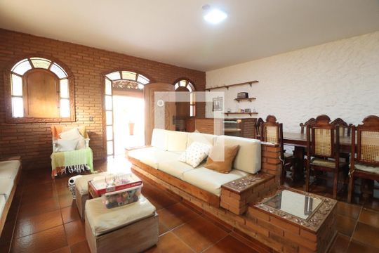 Casa para alugar com 3 quartos, 250m² em Tabajaras, Uberlândia