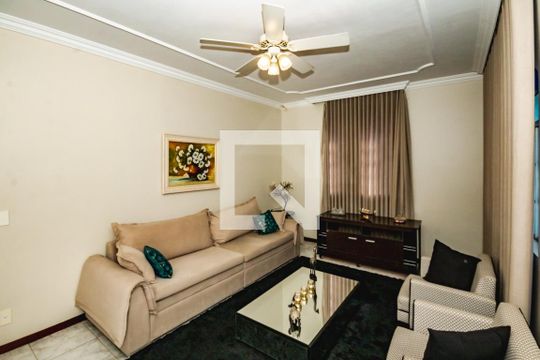 Casa à venda com 4 quartos, 386m² em Copacabana, Belo Horizonte