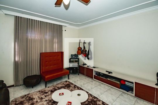 Casa à venda com 4 quartos, 386m² em Copacabana, Belo Horizonte