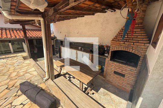 Casa para alugar com 3 quartos, 220m² em Ribeiro de Abreu, Belo Horizonte