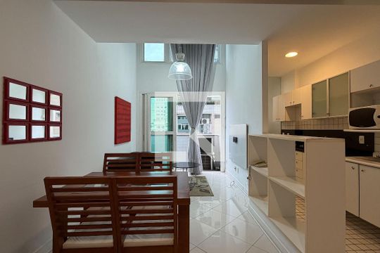 Apartamento para alugar com 2 quartos, 131m² em Gonzaga, Santos