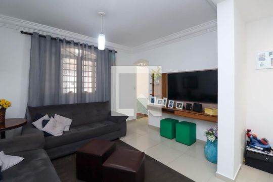 Casa para alugar com 3 quartos, 210m² em Vila Francisco Remeikis, Taboão da Serra