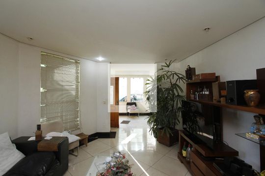 Casa para alugar com 5 quartos, 420m² em Carlos Prates, Belo Horizonte
