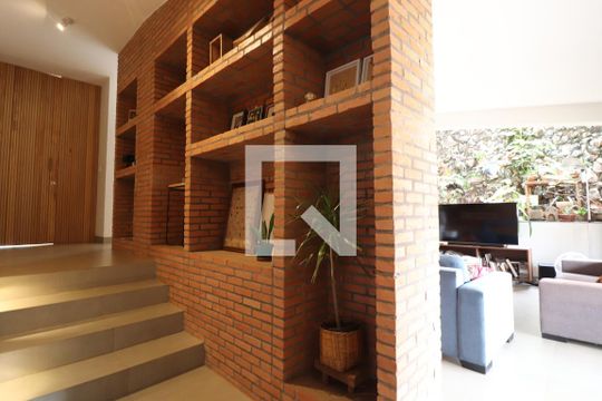 Casa para alugar com 3 quartos, 300m² em Cidade Jardim, Uberlândia