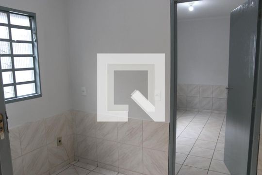 Sala de kitnet/studio para alugar com 1 quarto, 40m² em Vila Redencao, Goiânia