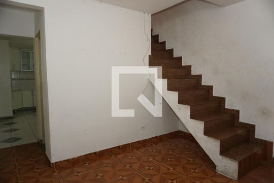 Casa para alugar com 2 quartos, 660m² em Jardim Vitória, Embu das Artes