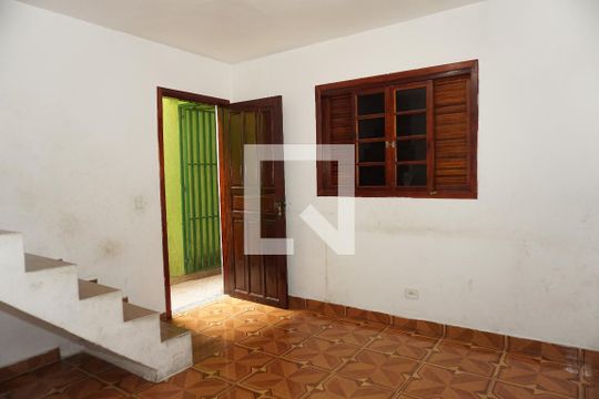 Casa para alugar com 2 quartos, 660m² em Jardim Vitória, Embu das Artes