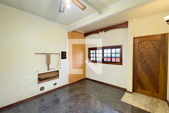 Casa para alugar com 3 quartos, 180m² em Vila Augusta, Guarulhos