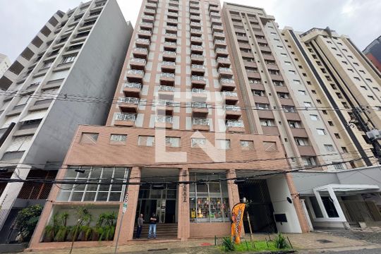 Fachada de apartamento para alugar com 1 quarto, 32m² em Centro, Curitiba