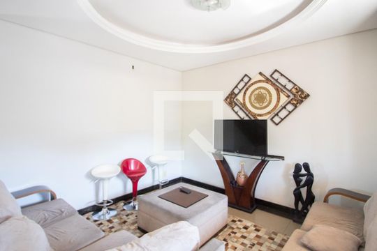 Casa para alugar com 3 quartos, 220m² em Nacional, Contagem