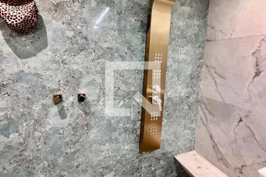 Banheiro da Suíte de casa para alugar com 3 quartos, 360m² em Vale do Sol, Nova Lima