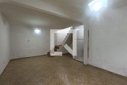 Casa para alugar com 2 quartos, 80m² em Cruzeiro do Sul, Nova Iguaçu