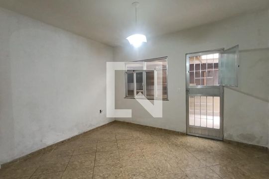 Casa para alugar com 2 quartos, 80m² em Cruzeiro do Sul, Nova Iguaçu
