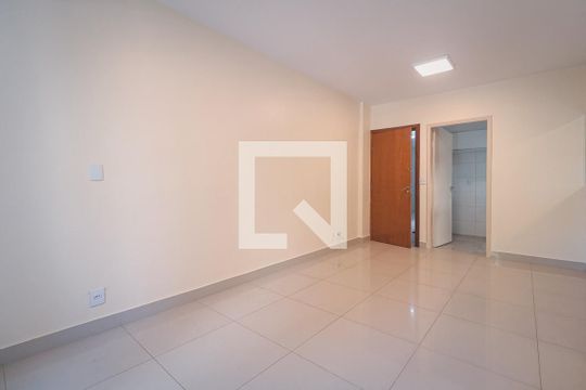 Apartamento à venda com 3 quartos, 67m² em Setor Bela Vista, Goiânia
