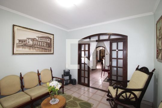 Casa à venda com 3 quartos, 250m² em Vila Rosaria, São Paulo